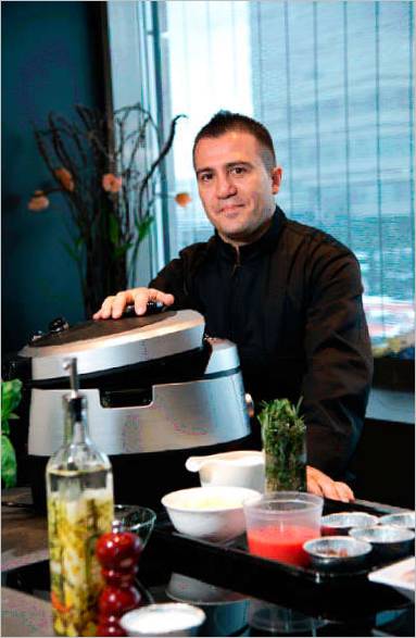 Šéfkuchař Carlo Grecu uspořádal mistrovskou třídu pro zákazníky společnosti Bork