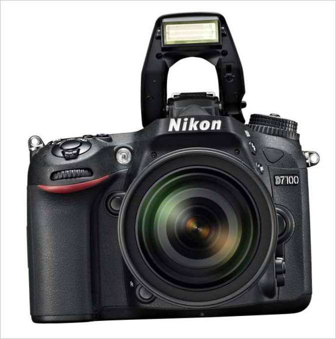 Digitální zrcadlovka Nikon D7100 - pohled přímo před sebe
