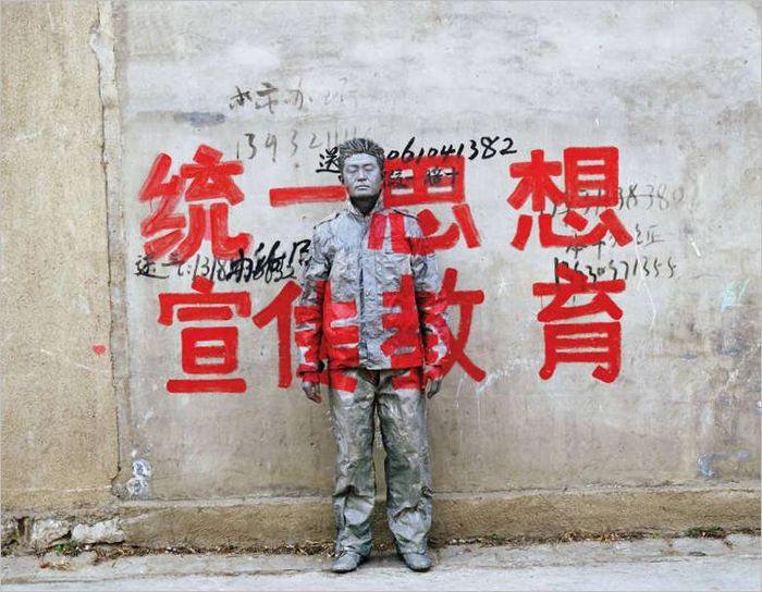 8. Liu Bolin Série městských kamufláží - 36, 2007