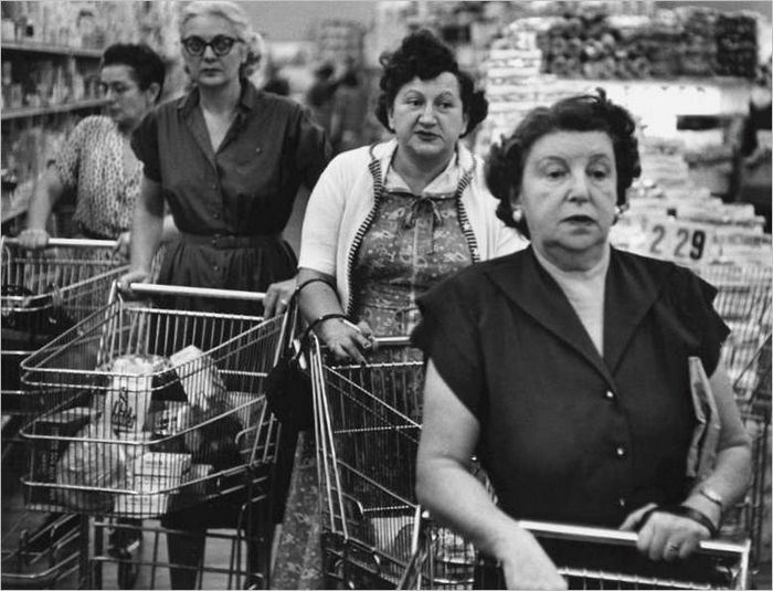 3. William Klein Čtyři ženy, supermarket, 1955