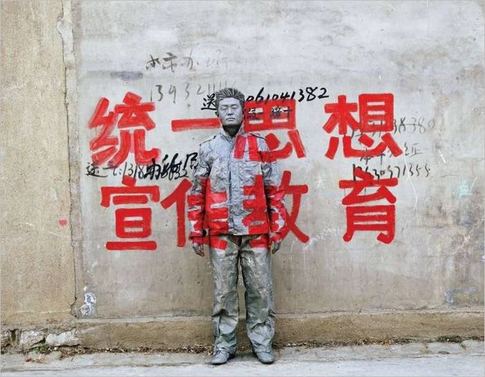 6. Liu Bolin Urban Camouflage Series - 36, 2007