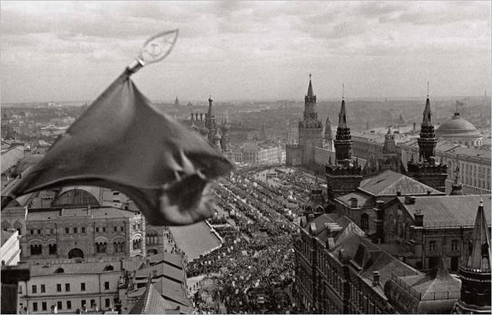 Pohled na Kreml ze 14. patra hotelu Moskva. 1930