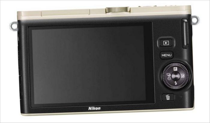 Bezzrcadlovka Nikon 1 J3 - displej