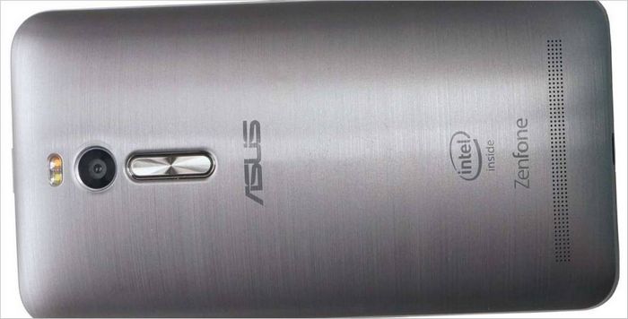 Zadní strana ASUS ZenFone 2